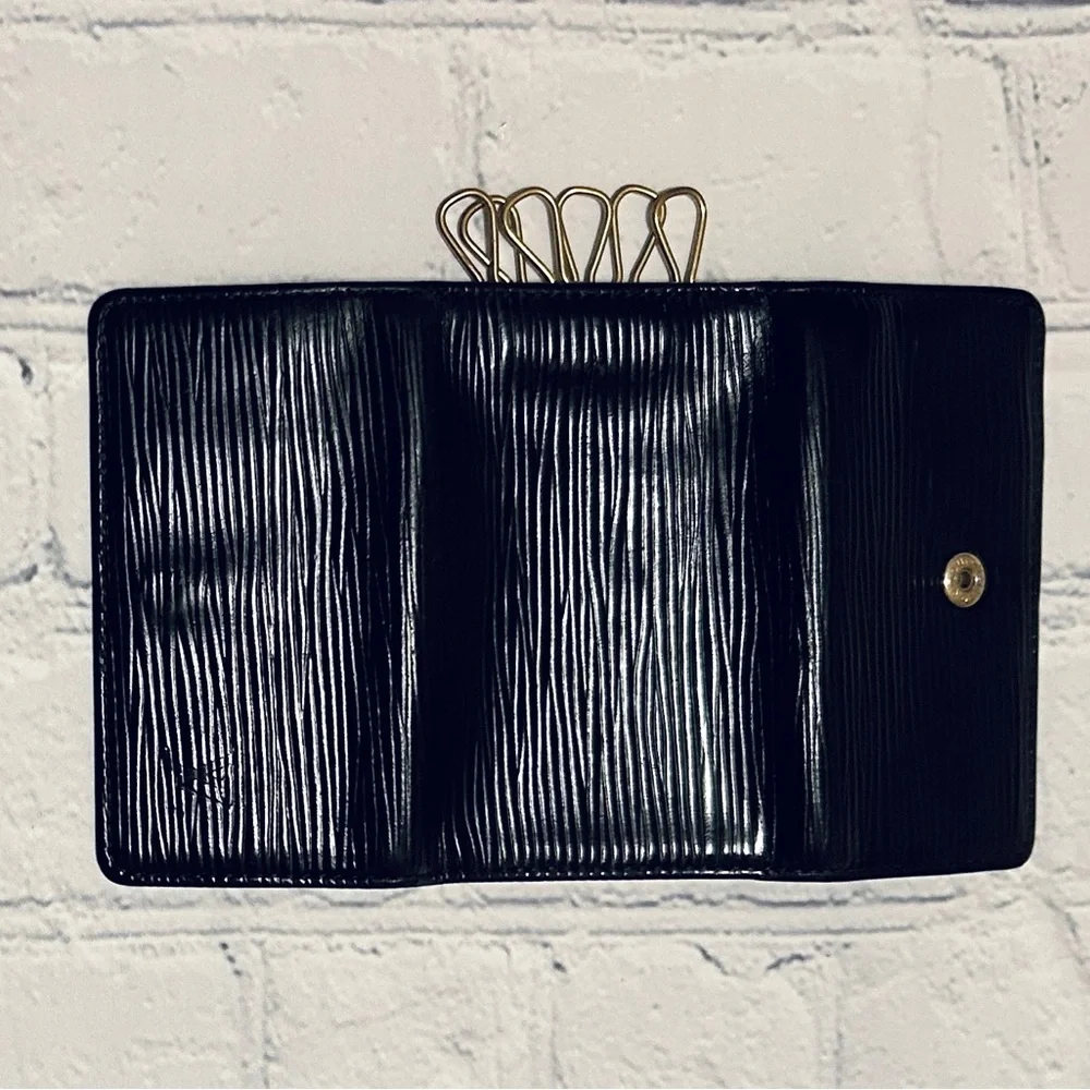 EUC Louis Vuitton Black Epi Key Holder - Picture 3 of 15